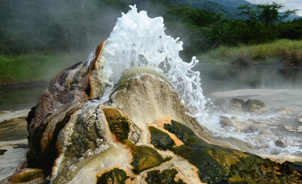 sempaya hotsprings 