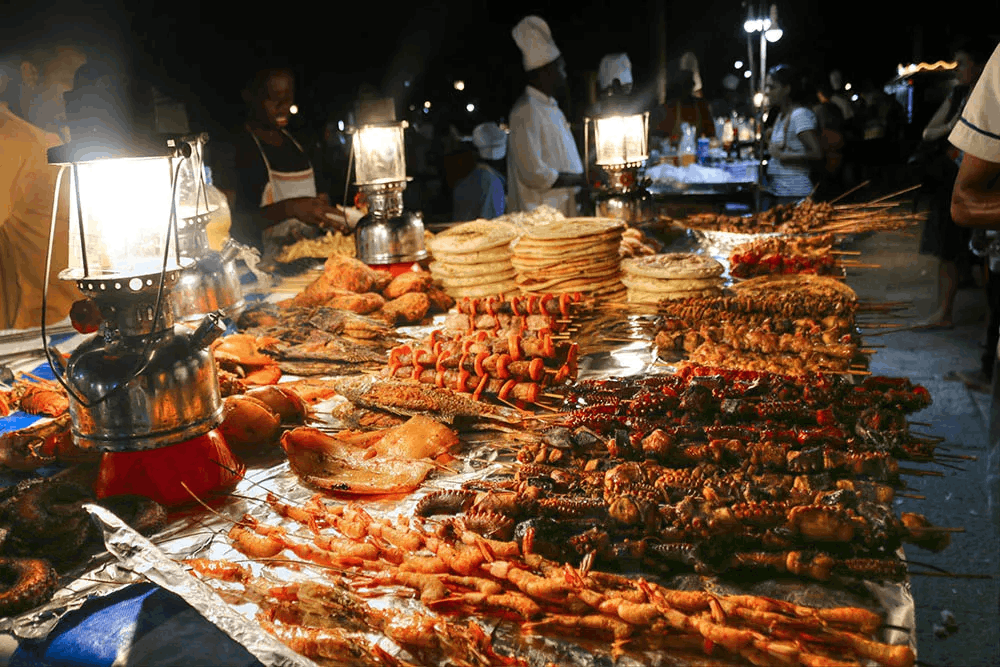 Eat in the Market in Forodhani.
